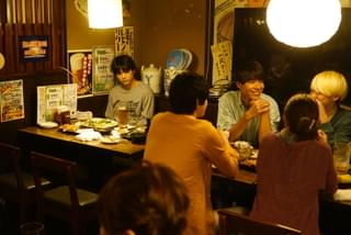 吉沢亮、キャンパスライフで陰キャラ男子に 「AWAKE」本編映像＆場面写真