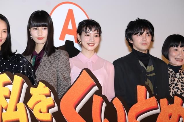 舞台挨拶に立ったのん、橋本愛ら