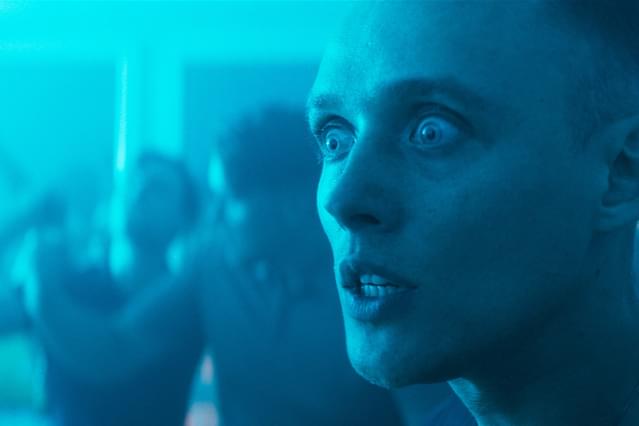 目がバッキバキ！