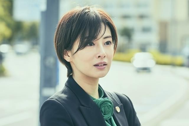 北川景子「さんかく窓の外側は夜」に出演 平手友梨奈との再共演を喜ぶメイキング＆仲良し2ショットも
