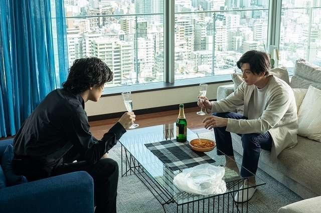 現在のシーンは寒色のブルー系のトーン