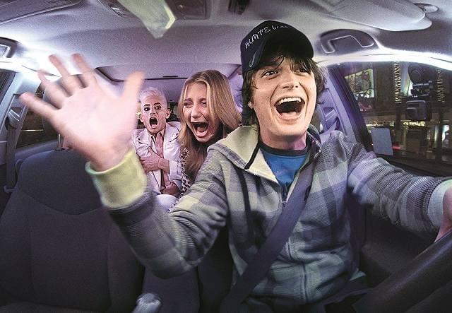 「ストレンジャー・シングス」ジョー・キーリーが狂気のドライバーに 「スプリー」場面写真