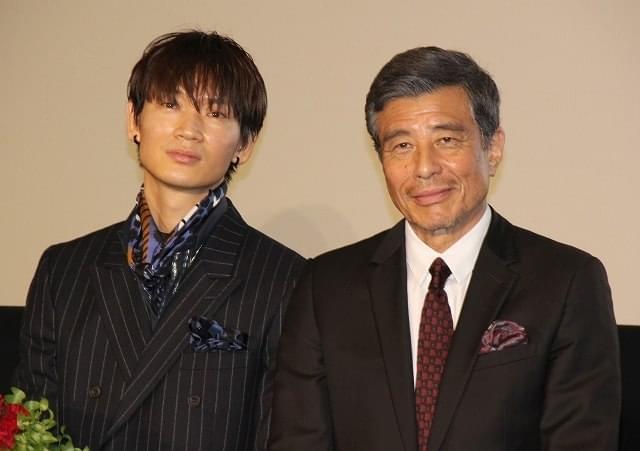 舘ひろしからスーツを“継承”した綾野剛