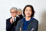 お互いに刺激を受けながら歩んできた（左から）堤幸彦監督、窪塚洋介