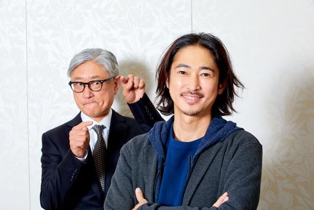 お互いに刺激を受けながら歩んできた（左から）堤幸彦監督、窪塚洋介