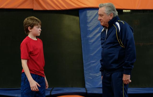 デ・ニーロが孫と戦うおじいちゃんに