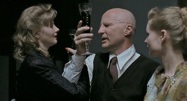 【「DAU. ナターシャ」評論】娯楽性は皆無。ひたすら生々しく恐ろしい、壮大な実験プロジェクトの第一弾