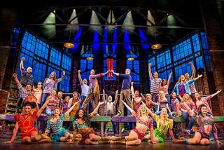 【「キンキーブーツ」評論】溢れる高揚感! “映画のミュージカル化”のお手本のような痛快作を映画館で満喫