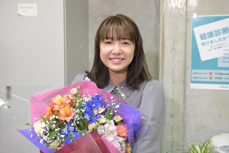 上白石萌音、「ボス恋」クランクアップ 目に涙を浮かべて共演者・スタッフに感謝