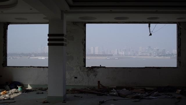 「A River Runs, Turns, Erases, Replaces」