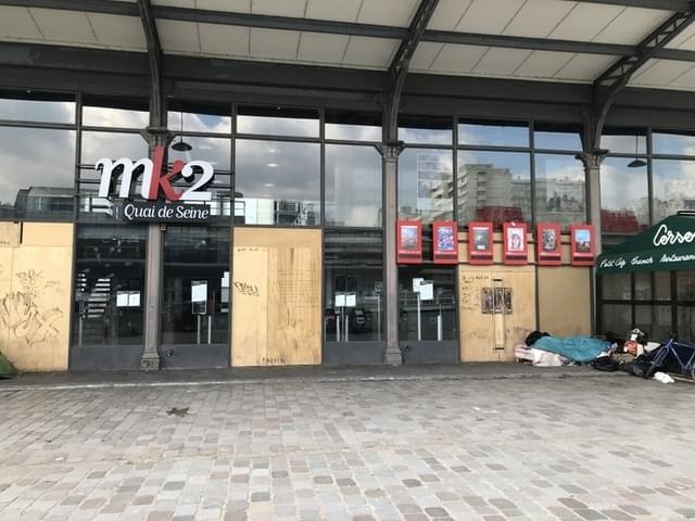 閉鎖中のパリの映画館