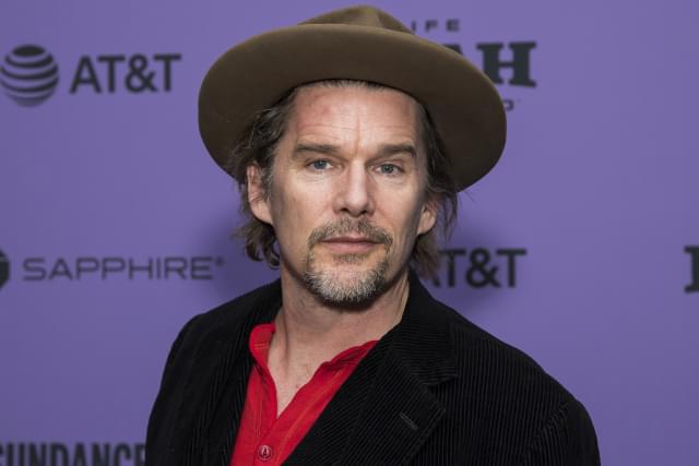 発明家ニコラ・テスラを演じたイーサン・ホーク