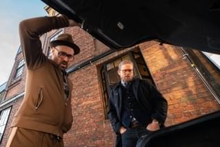 チャーリー・ハナムの誕生日記念 「ジェントルメン」シュールなやり取り収めた本編映像