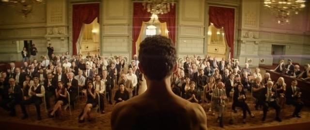 大金や自由と引き換えに、難民の男が「皮膚を売る」物語