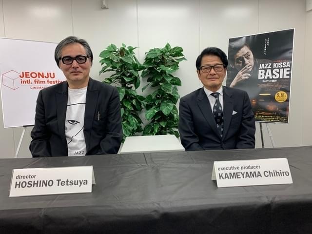 亀山千広氏(右)と星野哲也監督