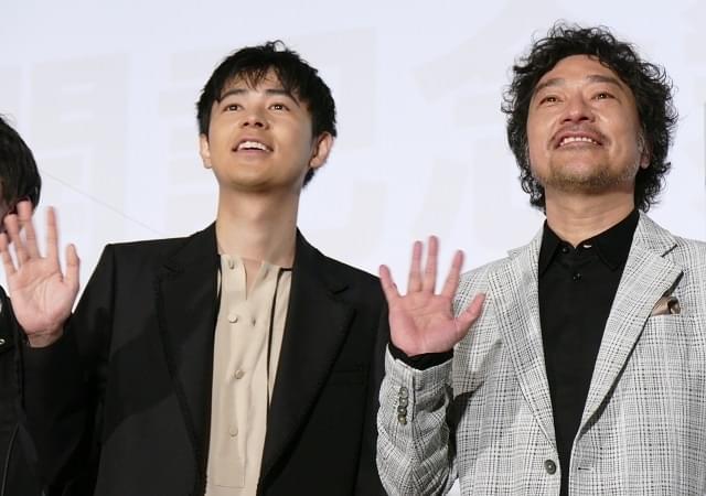 “日本で一番嫌われた男”成田凌＆トータス松本「くれなずめ」舞台挨拶でそろい踏み
