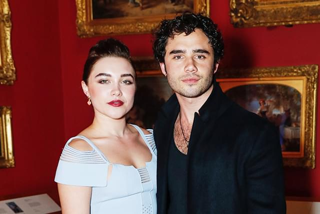 フローレンス・ピューと兄トビー・セバスチャン