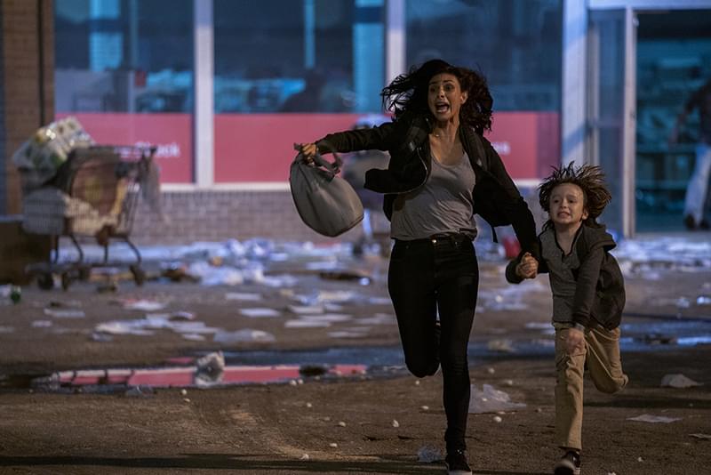 “デップー”の彼女モリーナ・バッカリン、気丈な母親を熱演 「グリーンランド」本編映像