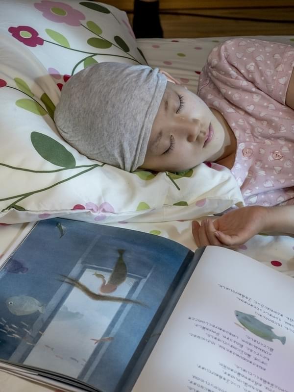 「人魚姫」の絵本が側に…