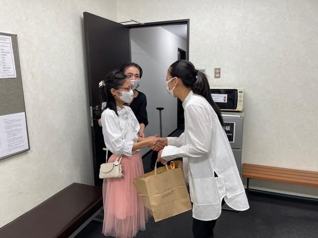 「カーネーション」撮影時3歳だった少女と再会の瞬間