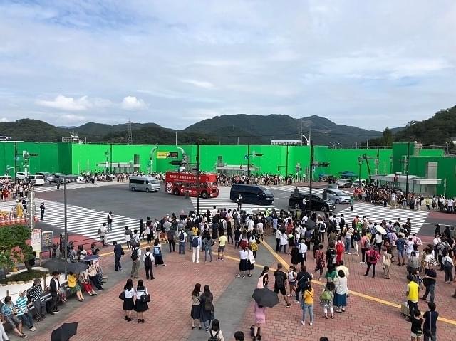 足利市に作られた渋谷・スクランブル交差点のオープンセット。日本では映画1本を作れるほどの費用がかかっている