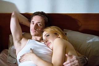 年下既婚者から突然の電話… 恋愛のドキドキを追体験できる「シンプルな情熱」本編映像