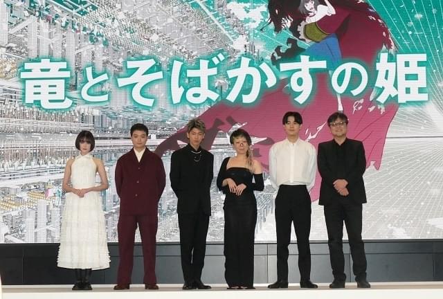 カンヌ映画祭でも上映される「竜とそばかすの姫」