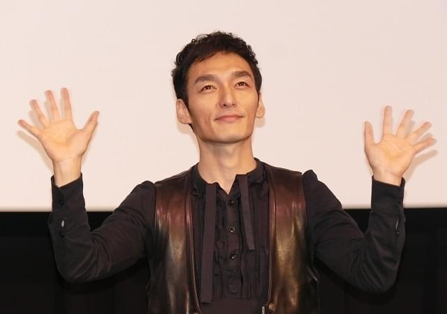 舞台挨拶に立った草なぎ剛