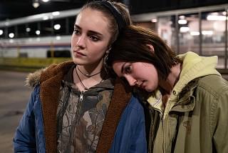 【「17歳の瞳に映る世界」評論】望まない妊娠をした少女。その苦悩が垣間見える長回しシーンは、劇中最も胸を打つ