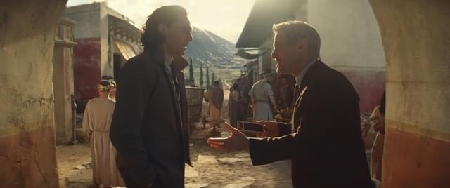 トム・ヒドルストンとの化学反応も見どころ!