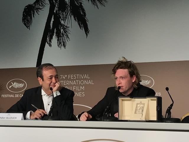 男優賞のカレブ・ランドリー・ジョーン