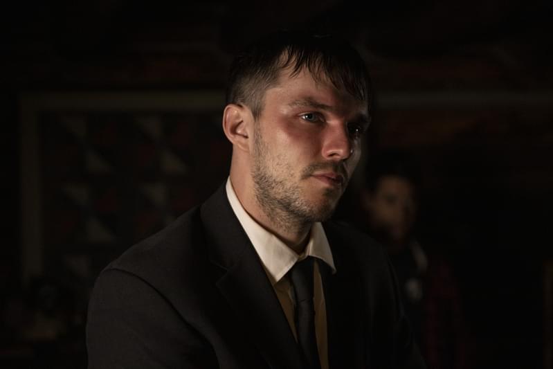 ニコラス・ホルト、極悪非道の暗殺者に 「モンタナの目撃者」新場面写真