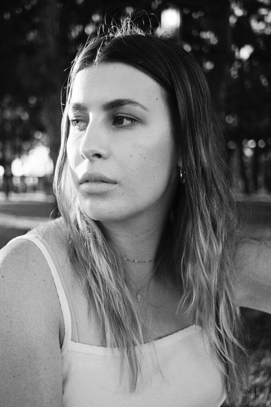 映像を手がけたアーティスト、アンジュム・アグラマ