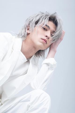 横浜流星、25歳の誕生日に写真集＆パーソナルブックを2冊同時発売！「見て楽しむだけじゃなく、五感で感じて」