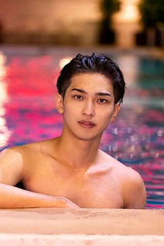 横浜流星、25歳の誕生日に写真集＆パーソナルブックを2冊同時発売！「見て楽しむだけじゃなく、五感で感じて」