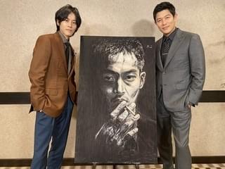 鈴木亮平が“日岡秀一”を描画！「孤狼の血 LEVEL2」入場者特典ポストカードに