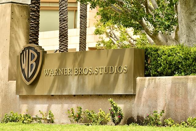 かつてワーナー・ブラザースが示した「劇場公開と同時配信」という方針が改められることに