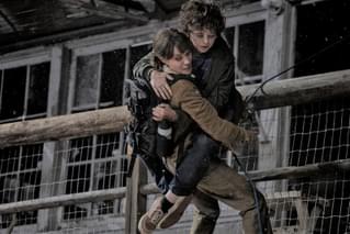 リアルな山火事を再現した舞台裏 アンジェリーナ・ジョリー主演「モンタナの目撃者」メイキング映像