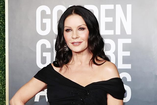 ウェンズデーが主役のドラマで母親役に