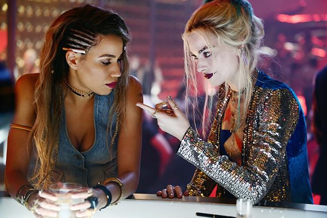 ジャーニー・スモレット＝ベルが演じたブラックキャナリー（左）が主人公に！