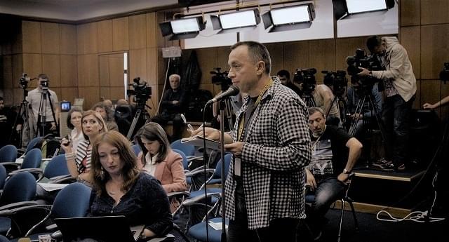 ルーマニアで起きた巨大医療汚職事件の闇を暴く 命がけの記者たちをとらえた「コレクティブ 国家の嘘」日本版予告