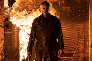 焼け死んだはずの殺人鬼のマスクが剥がされる！「ハロウィン KILLS」予告編