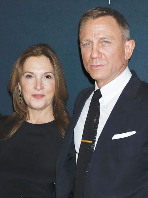 プロデューサーのバーバラ・ブロッコリ（左）、ボンド役のダニエル・クレイグ（右）