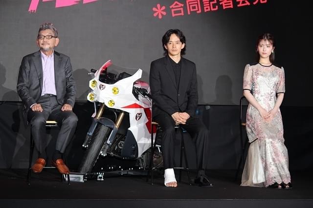 「シン・仮面ライダー」主演は池松壮亮、ヒロインは浜辺美波！ 庵野秀明監督が起用理由を明かす