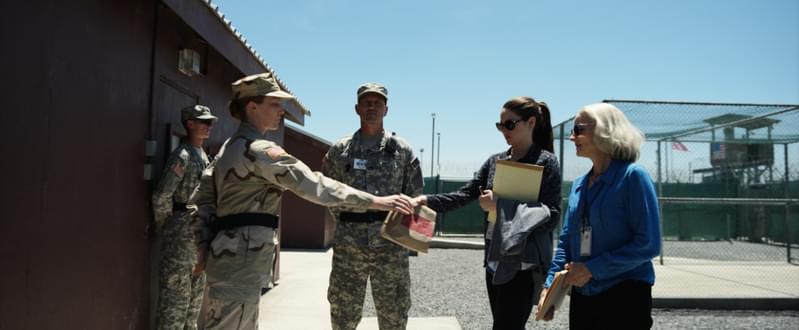 悪名高き収容所の差し入れ事情とは？ 「モーリタニアン 黒塗りの記録」本編映像