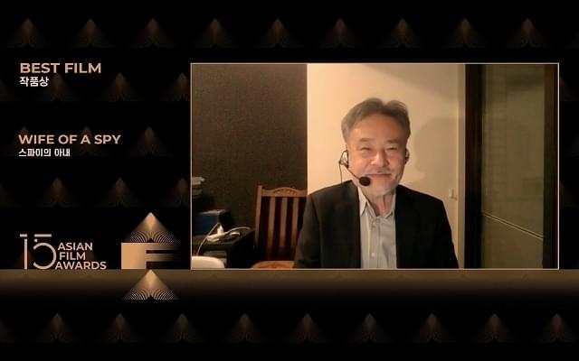 リモートで出席した黒沢清監督。「スパイの妻 劇場版」は“最多受賞”に