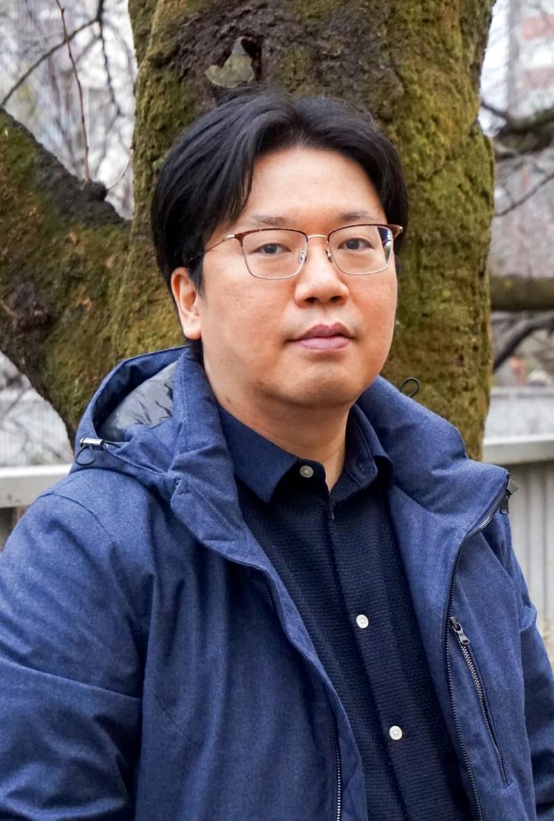 版画的表現、マスクを被った表情の見えないキャラ…新感覚のSFアートアニメーション「COCOLORS」監督の発想の源は？