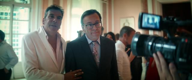 ベルギーの芸術家ビム・デルボア（画像右）