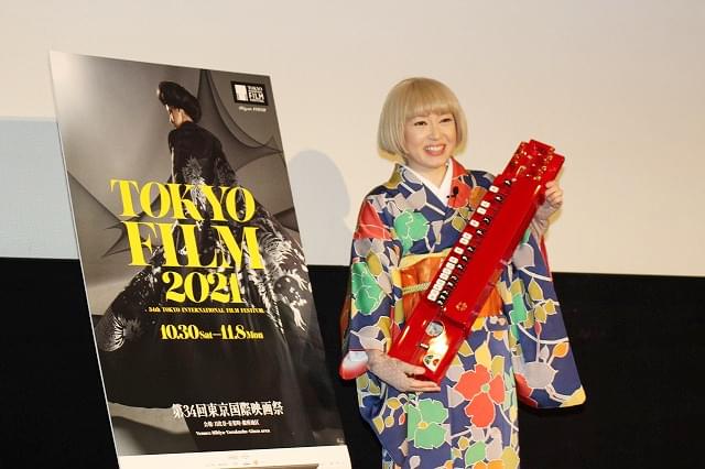 山崎バニラ、大正琴＆ピアノにのせた“ツッコミ活弁”で観客を魅了 会場を子どもたちの笑い声が包む