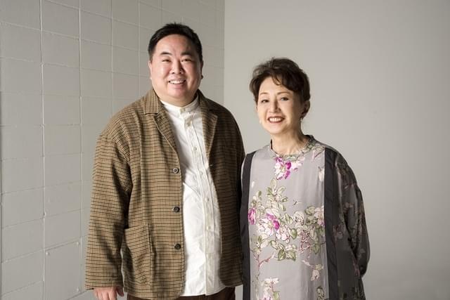 母親・珠子を演じる加賀まりこ、忠男役の塚地武雅